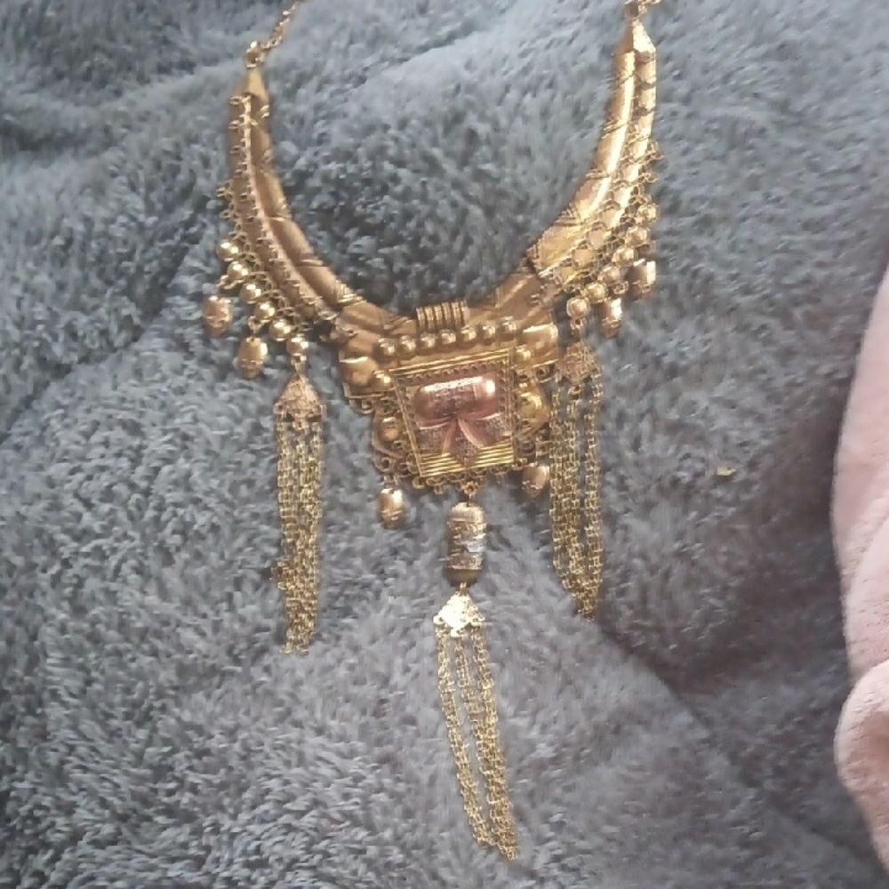 Elegant Gold Statement Necklace